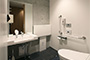 お手洗いは広いスペースで、お身体が不自由な方でも使いやすい設計となっています。